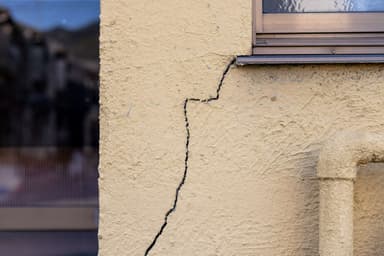 Exterior wall crack